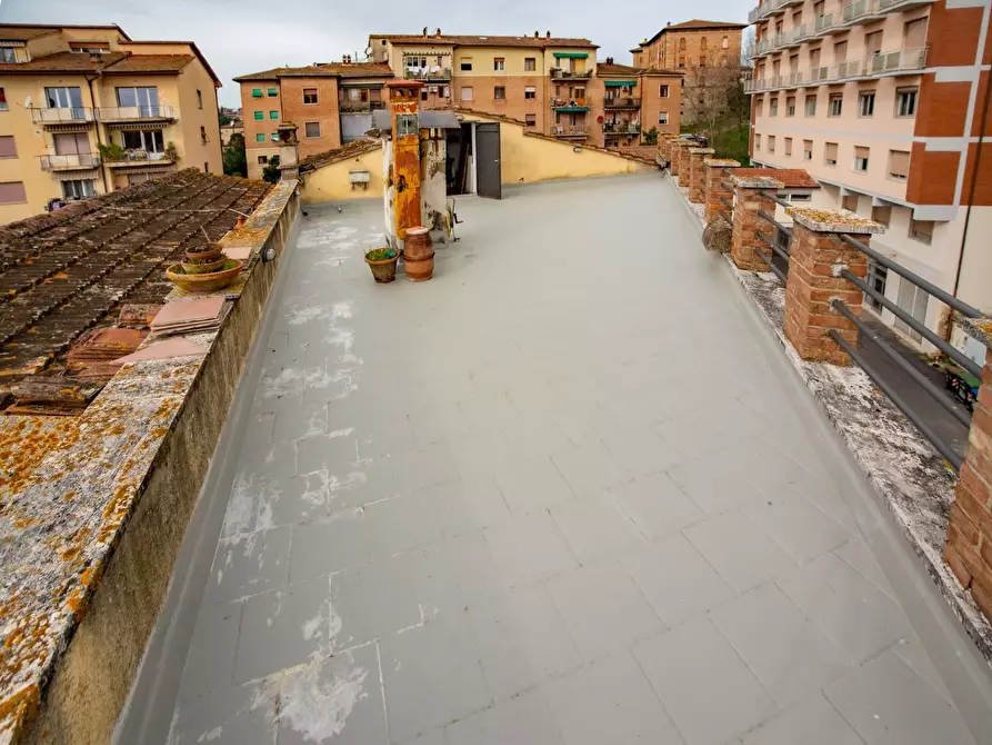 Immagine 19 di Mansarda in vendita  a Siena