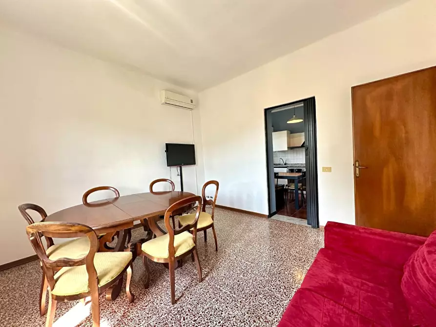 Immagine 4 di Appartamento in vendita  a Lucca