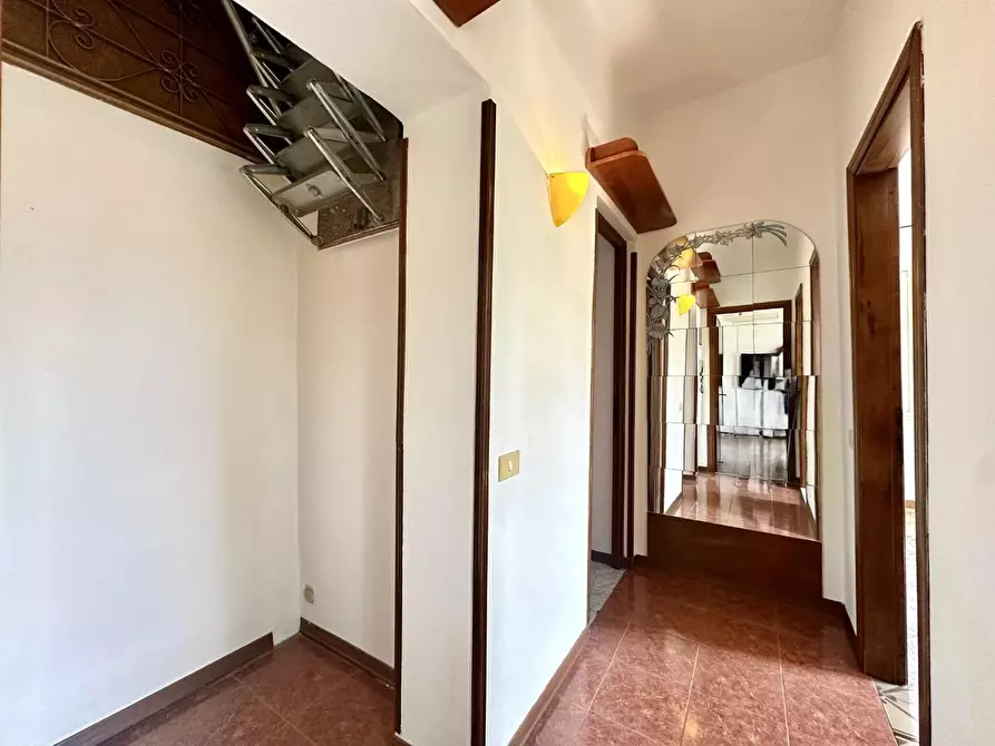 Immagine 14 di Appartamento in vendita  a Lucca