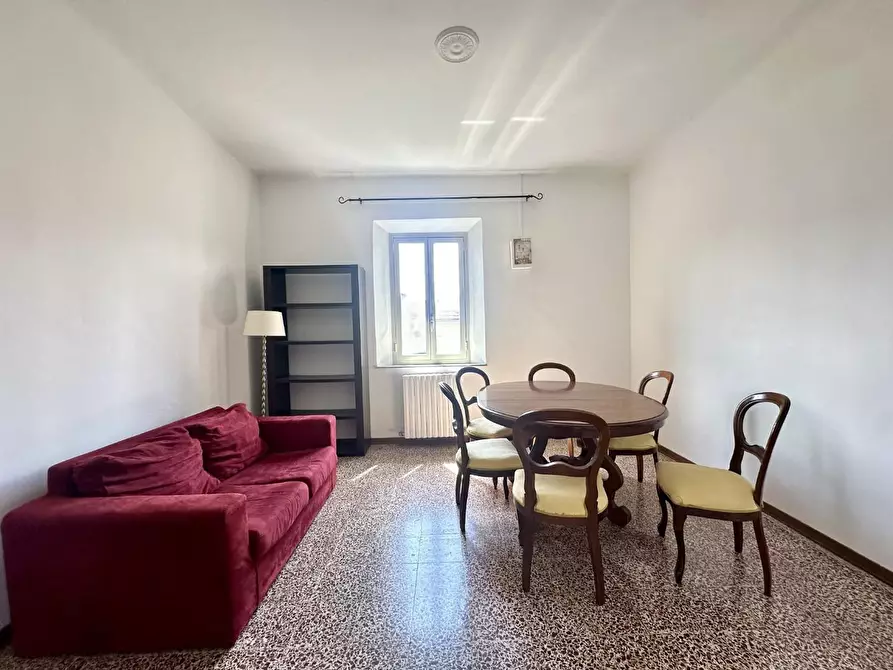 Immagine 2 di Appartamento in vendita  a Lucca