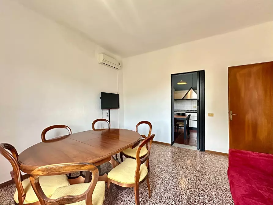 Immagine 17 di Appartamento in vendita  a Lucca