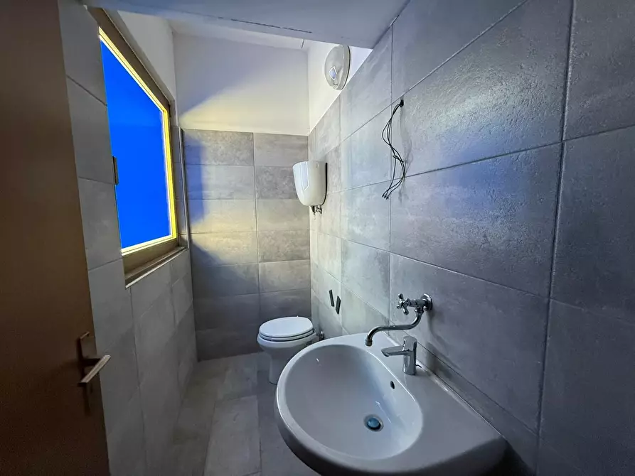 Immagine 7 di Locale commerciale in affitto  a Siena