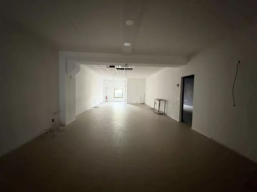 Immagine 5 di Locale commerciale in affitto  a Siena