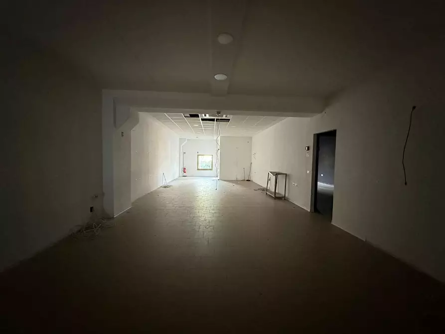 Immagine 4 di Locale commerciale in affitto  a Siena