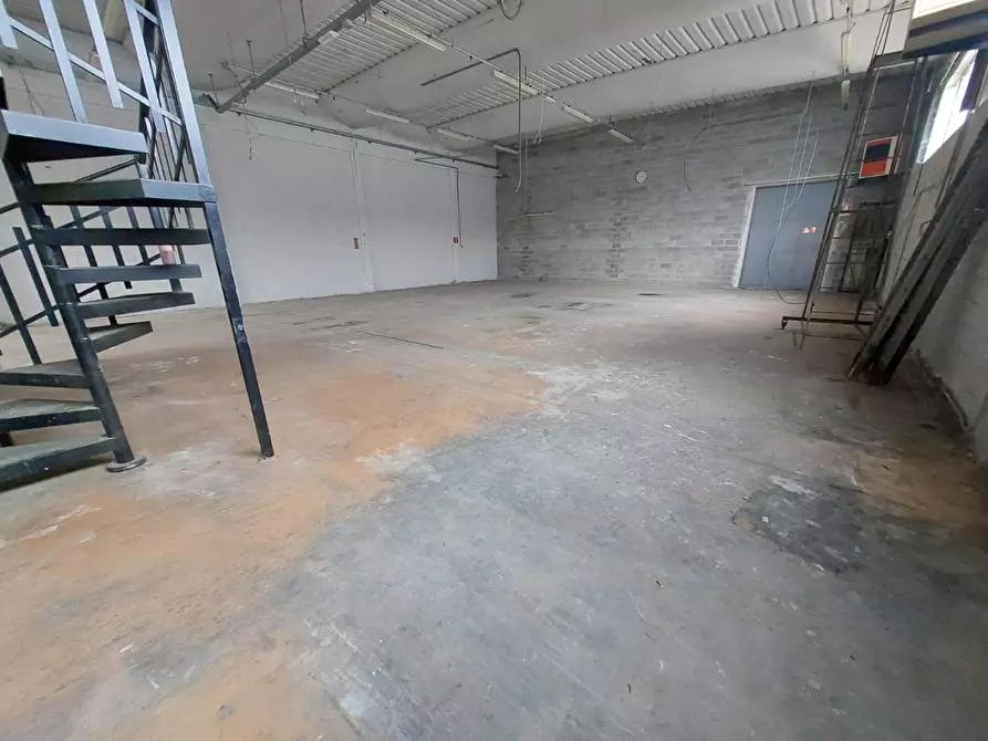 Immagine 14 di Capannone industriale in vendita  a Pontedera