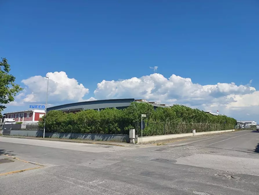 Immagine 3 di Capannone industriale in vendita  a Pontedera