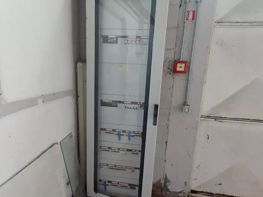 Immagine 16 di Capannone industriale in vendita  a Pontedera