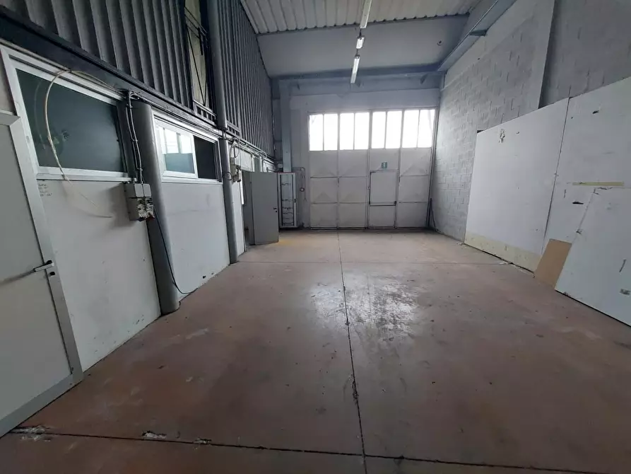 Immagine 13 di Capannone industriale in vendita  a Pontedera
