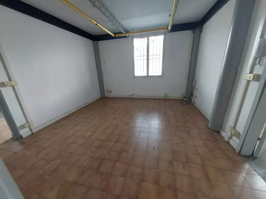 Immagine 15 di Capannone industriale in vendita  a Pontedera