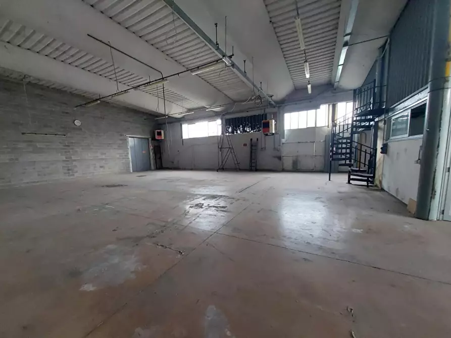 Immagine 8 di Capannone industriale in vendita  a Pontedera