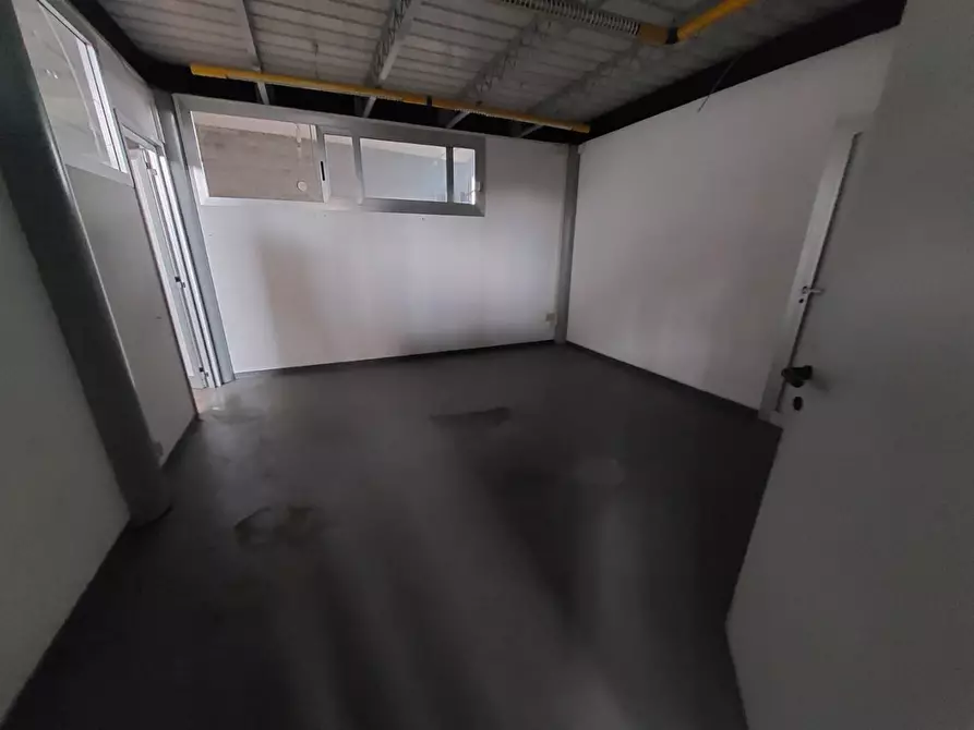 Immagine 19 di Capannone industriale in vendita  a Pontedera