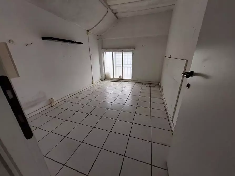 Immagine 22 di Capannone industriale in vendita  a Pontedera