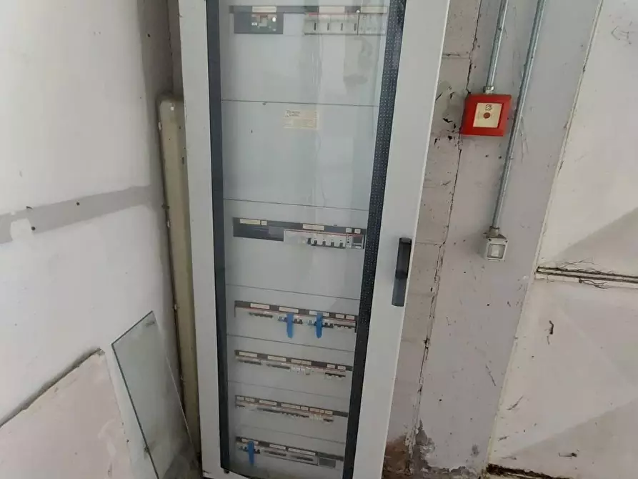 Immagine 17 di Capannone industriale in vendita  a Pontedera