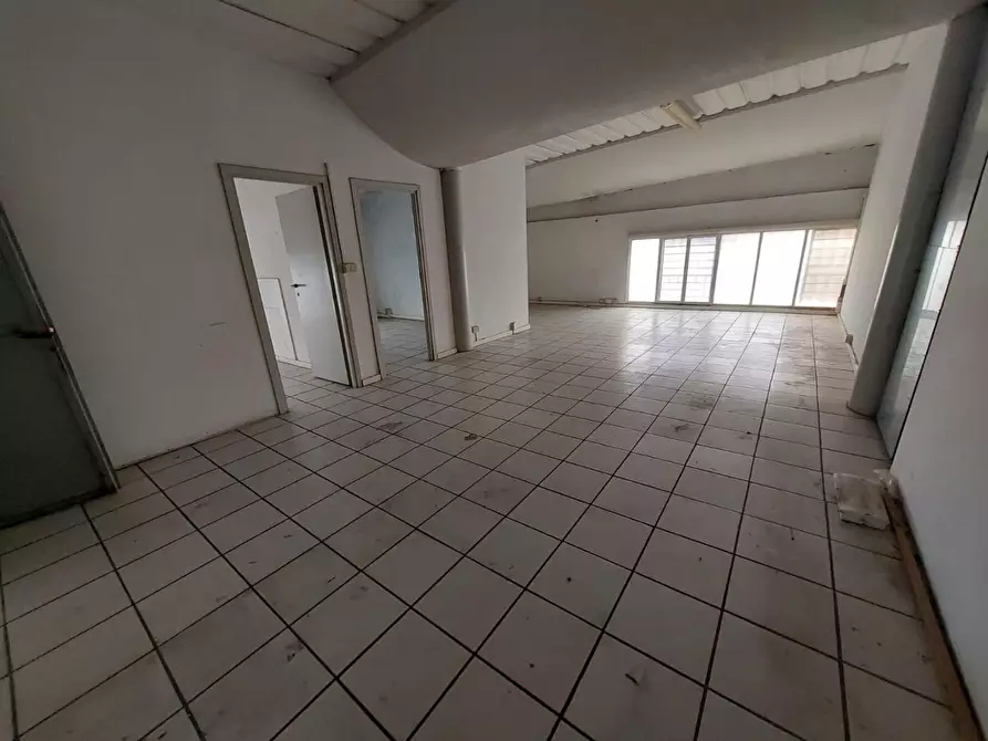 Immagine 20 di Capannone industriale in vendita  a Pontedera