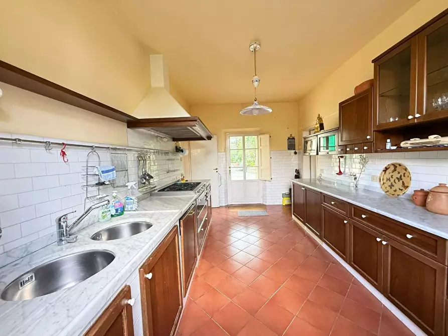 Immagine 17 di Villa in vendita  a Siena