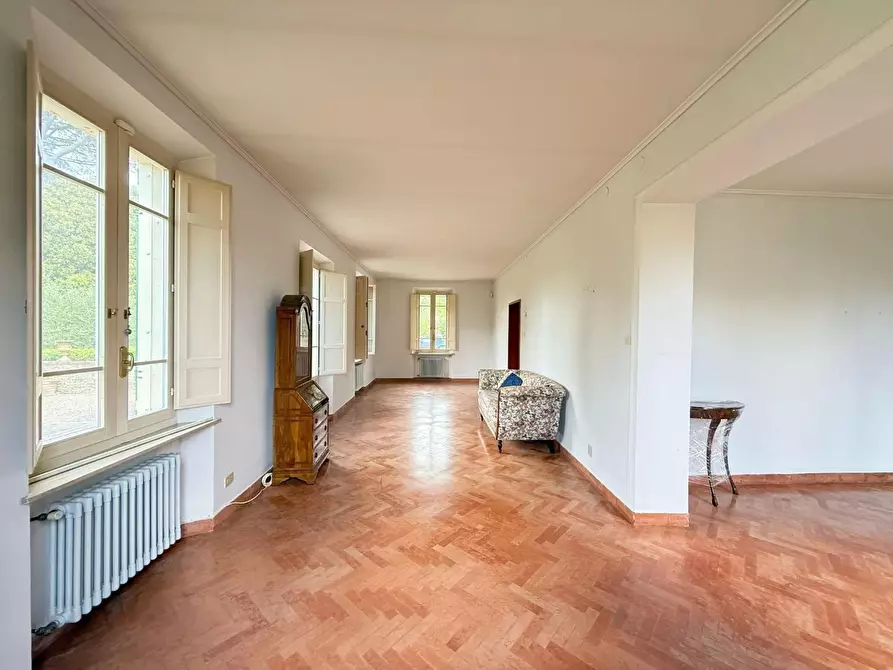 Immagine 12 di Villa in vendita  a Siena