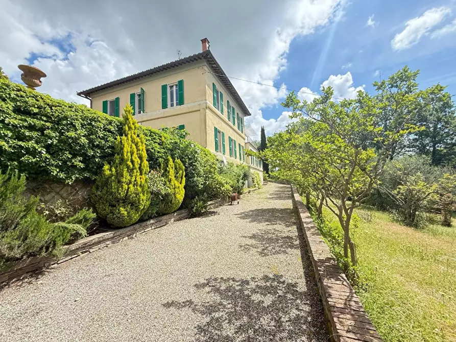 Immagine 8 di Villa in vendita  a Siena
