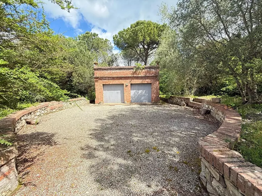 Immagine 9 di Villa in vendita  a Siena