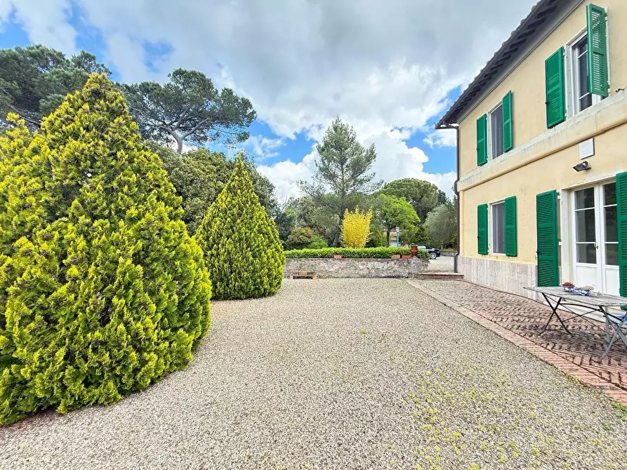 Immagine 3 di Villa in vendita  a Siena