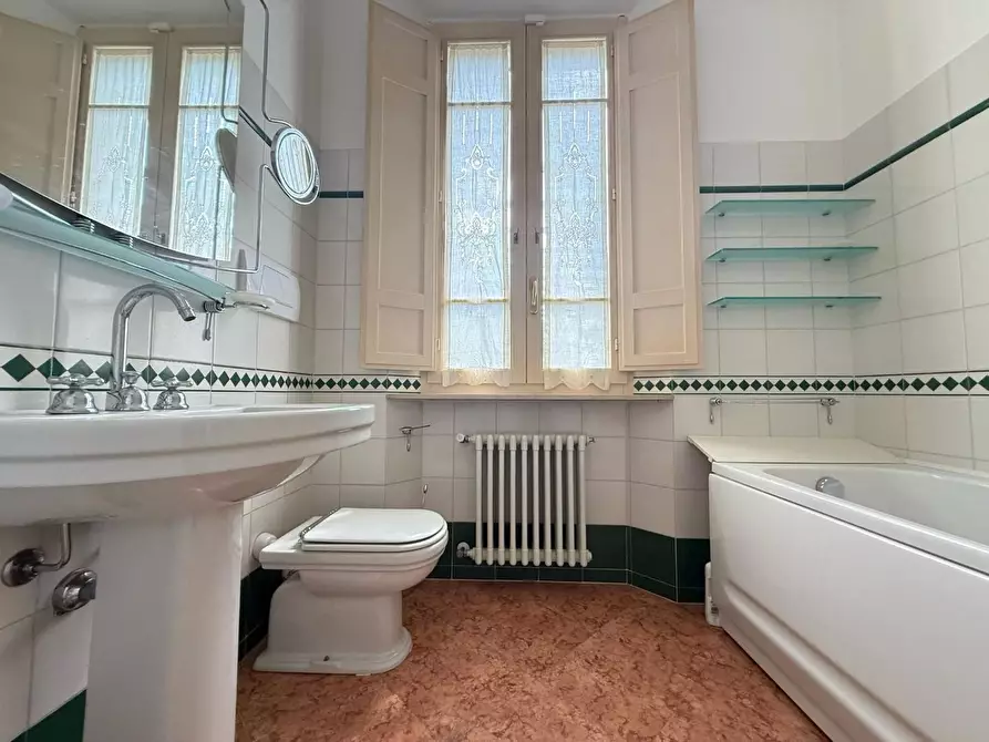 Immagine 26 di Villa in vendita  a Siena