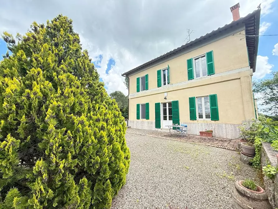 Immagine 6 di Villa in vendita  a Siena
