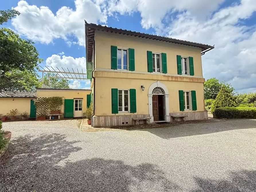 Immagine 7 di Villa in vendita  a Siena