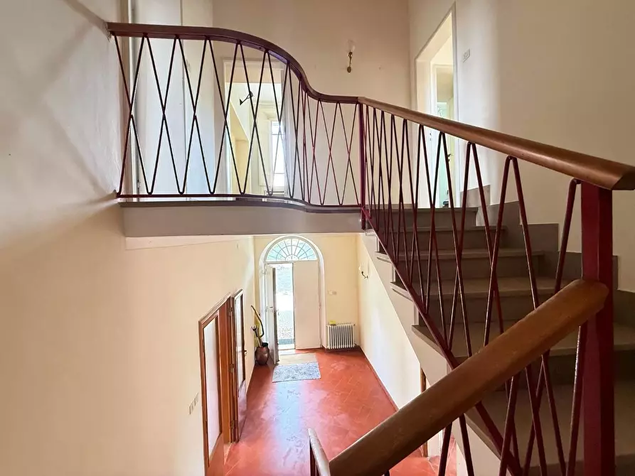 Immagine 19 di Villa in vendita  a Siena