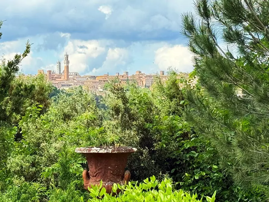 Immagine 33 di Villa in vendita  a Siena