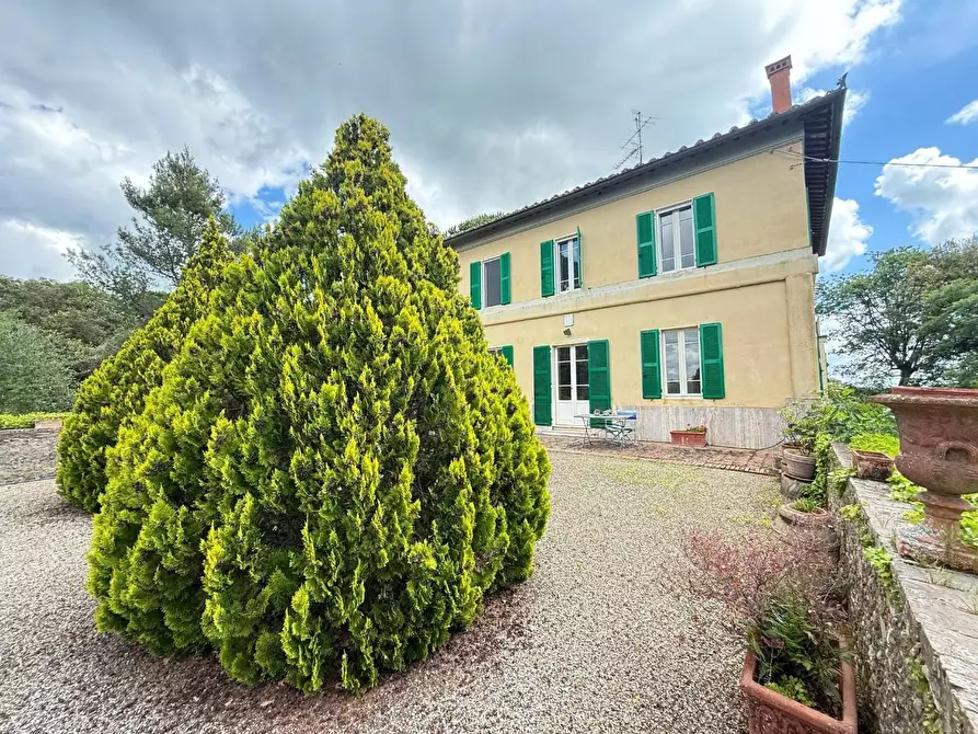 Immagine 5 di Villa in vendita  a Siena