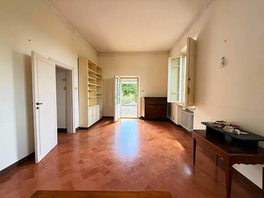 Immagine 13 di Villa in vendita  a Siena