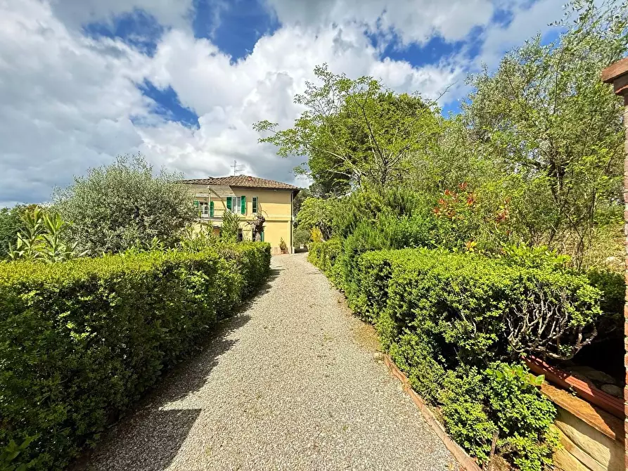 Immagine 31 di Villa in vendita  a Siena