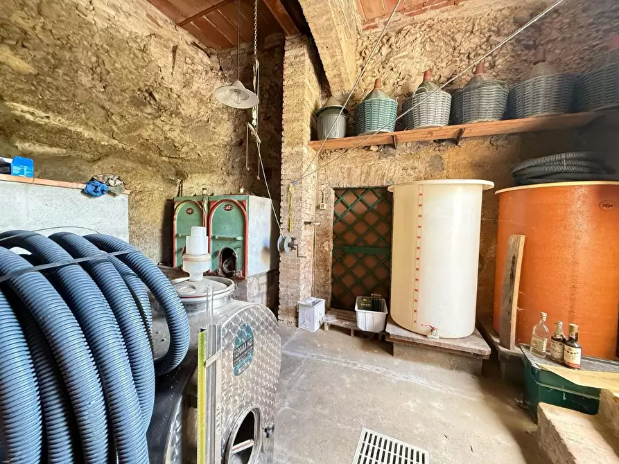 Immagine 28 di Villa in vendita  a Siena