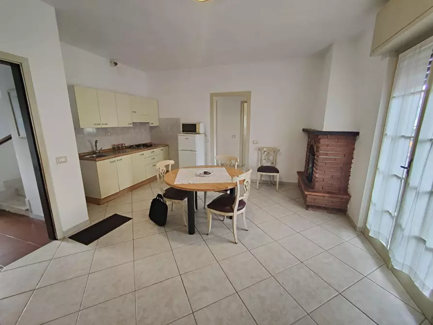 Immagine 1 di Appartamento in vendita  a Viareggio