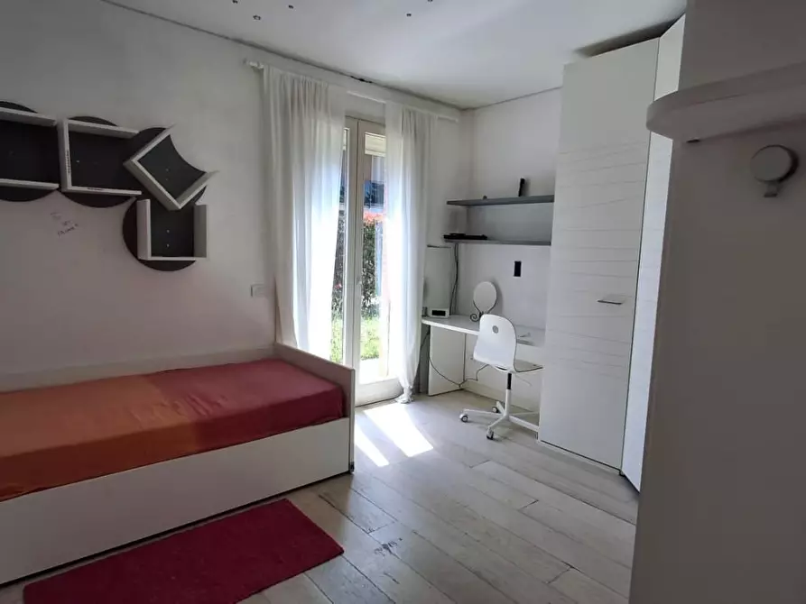 Immagine 21 di Appartamento in vendita  a Lucca