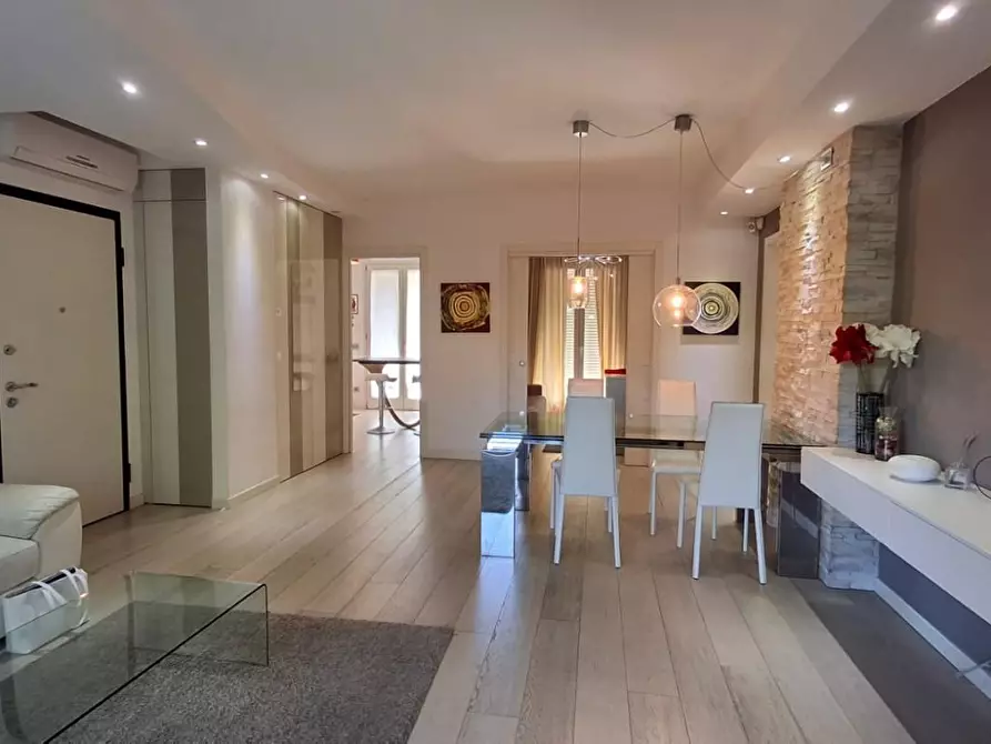 Immagine 8 di Appartamento in vendita  a Lucca