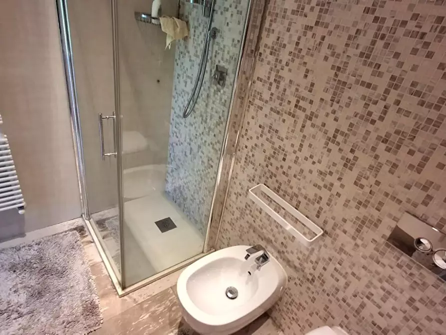 Immagine 35 di Appartamento in vendita  a Lucca