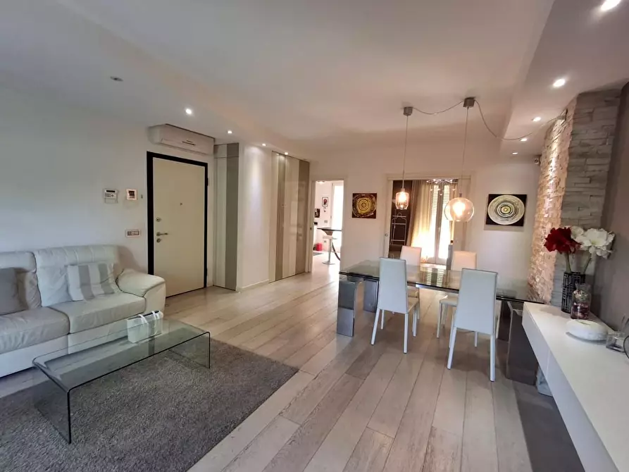 Immagine 3 di Appartamento in vendita  a Lucca