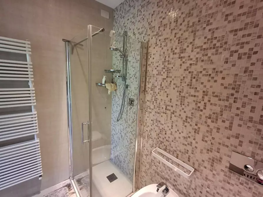 Immagine 34 di Appartamento in vendita  a Lucca