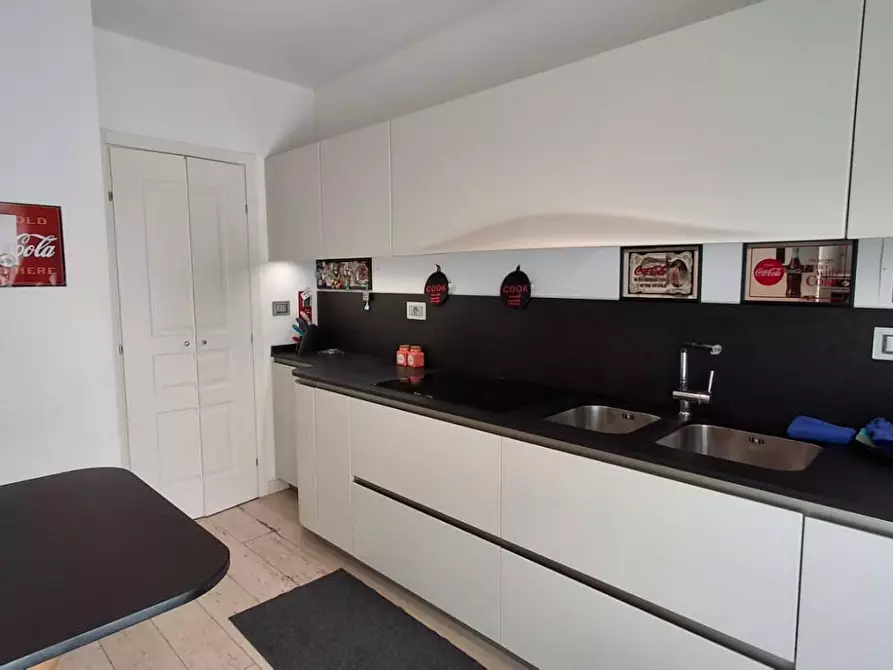 Immagine 10 di Appartamento in vendita  a Lucca