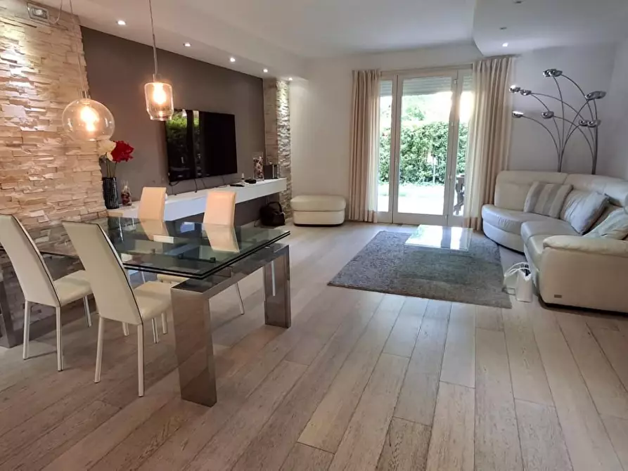 Immagine 7 di Appartamento in vendita  a Lucca