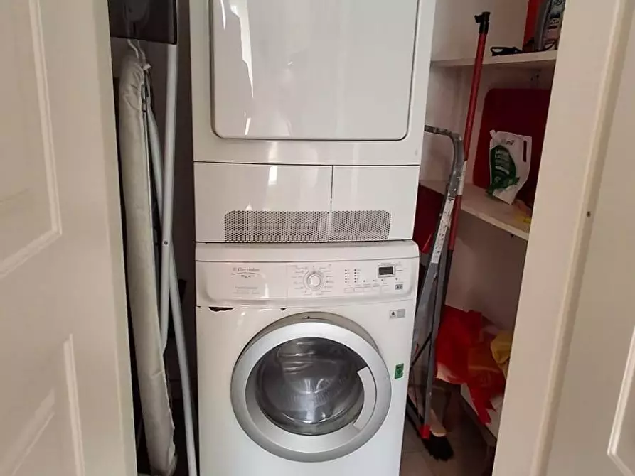 Immagine 22 di Appartamento in vendita  a Lucca