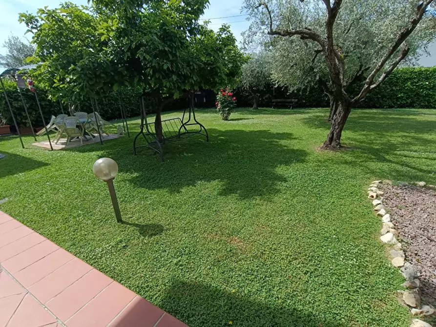Immagine 33 di Villa in vendita  a Massa
