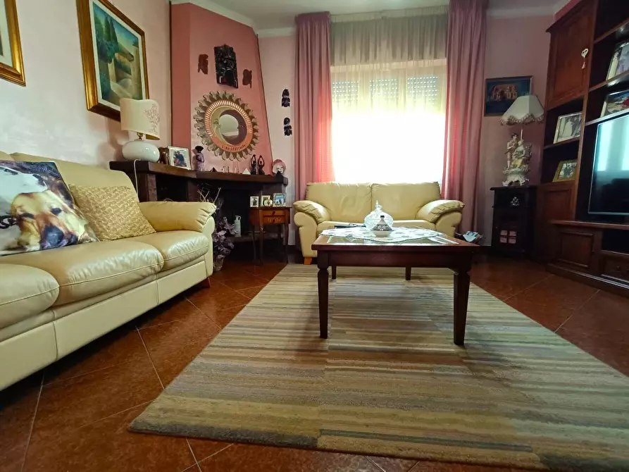 Immagine 38 di Villa in vendita  a Massa