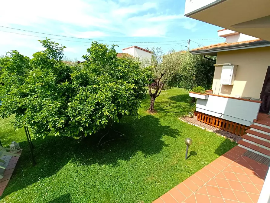 Immagine 34 di Villa in vendita  a Massa