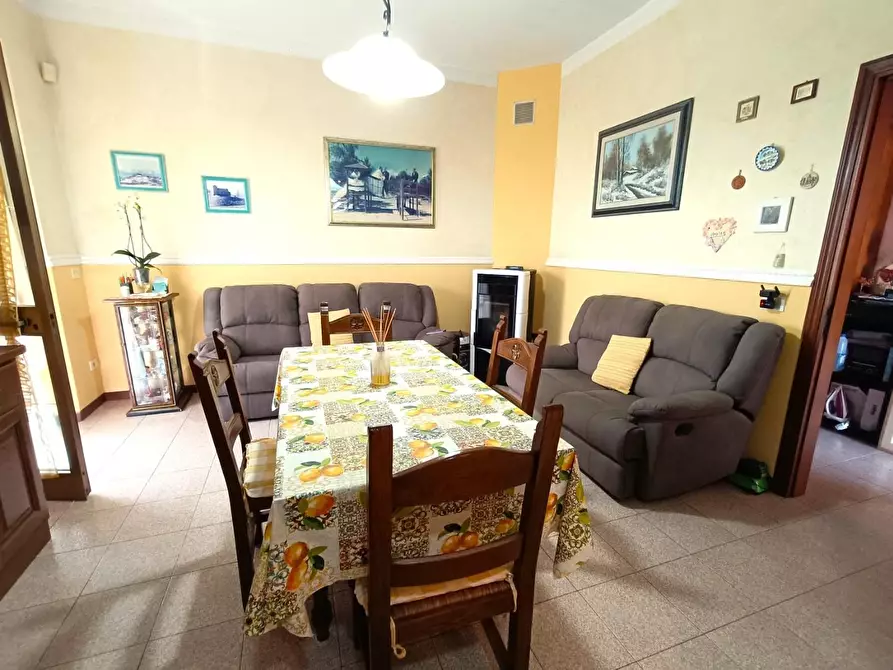 Immagine 23 di Villa in vendita  a Massa