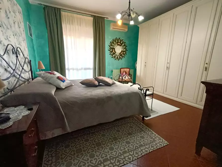 Immagine 42 di Villa in vendita  a Massa