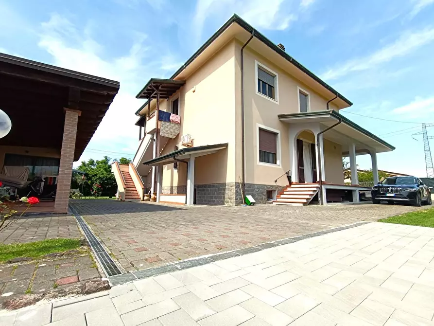 Immagine 28 di Villa in vendita  a Massa