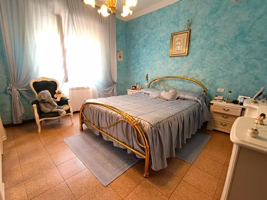 Immagine 12 di Villa in vendita  a Massa