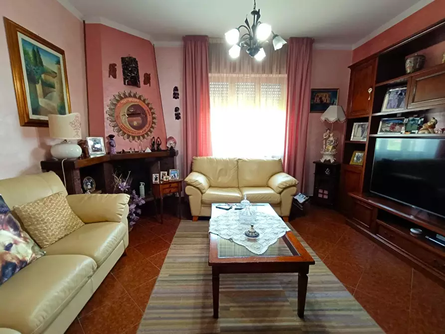 Immagine 36 di Villa in vendita  a Massa