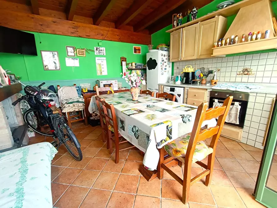 Immagine 29 di Villa in vendita  a Massa